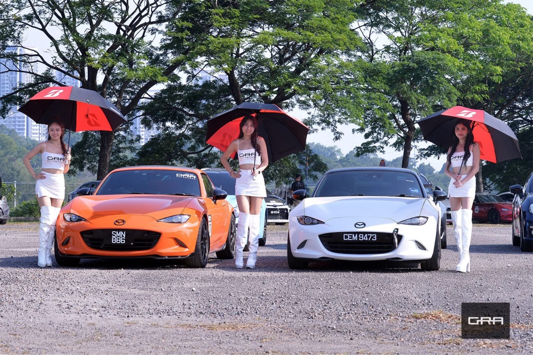 Two MX-5s side by side in formation